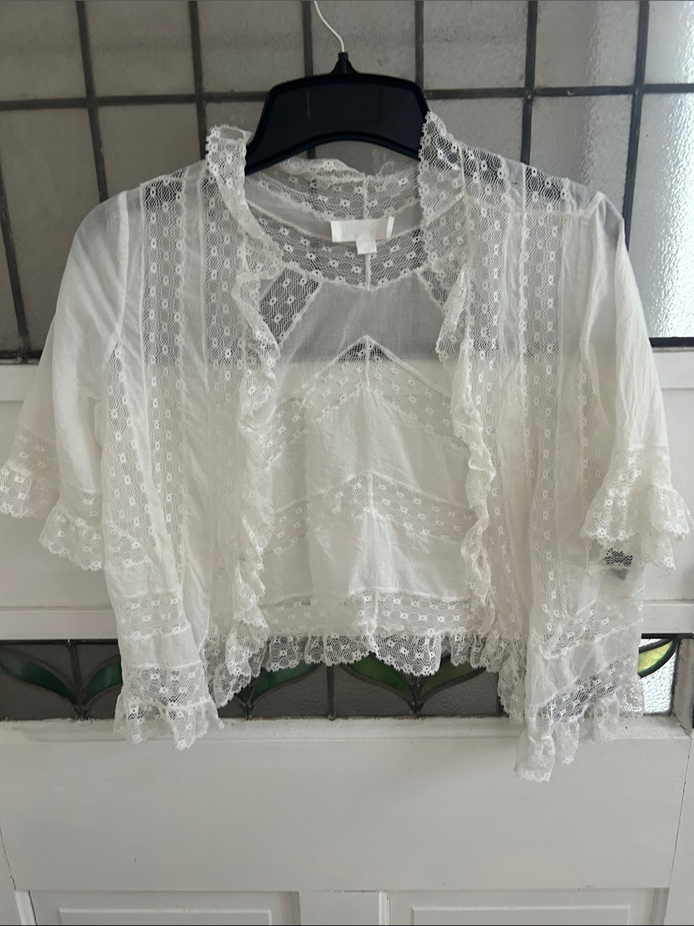 Vintage looking Delicate White Lace Ruffle Women's Top
